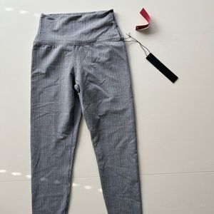 NWT Carbon 38 High Rise 7/8 legging houndstooth pattern